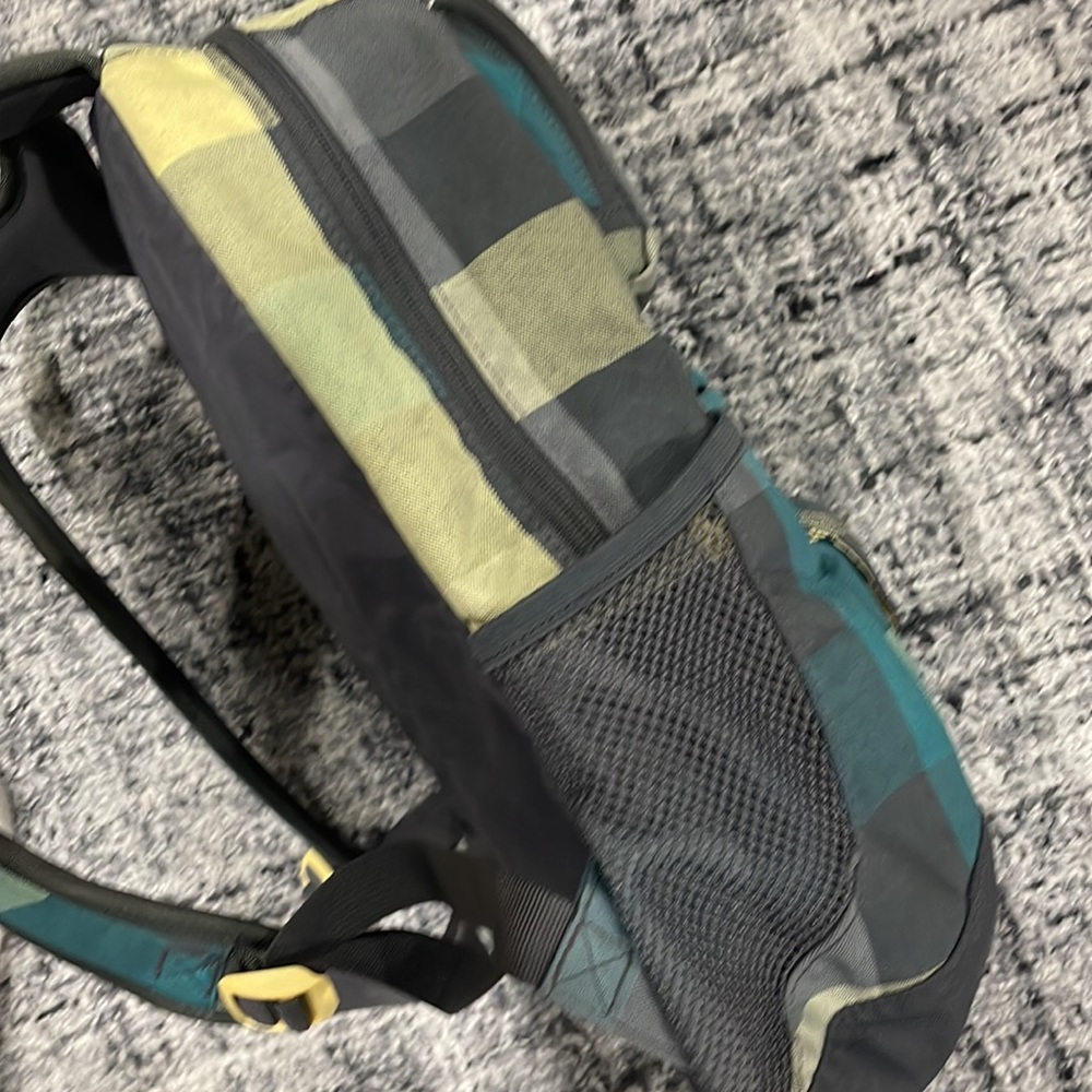 Dakine Backpack - Picture 4 of 7